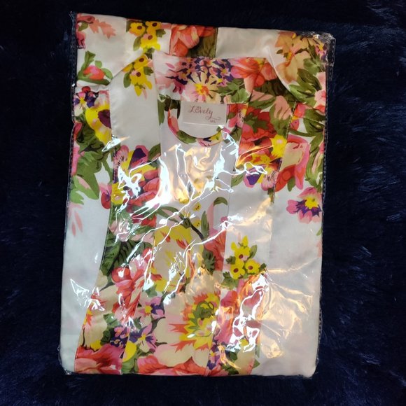 Women's Floral Kimono Satin Short Robe Size: M / L - Picture 9 of 13